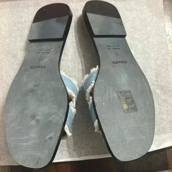 HERMES ORAN FRINGED LIGHT DENIM SANDAL
-NEW FULL SET 
-NEVER WORN
SZ38 - Picture 5 of 8